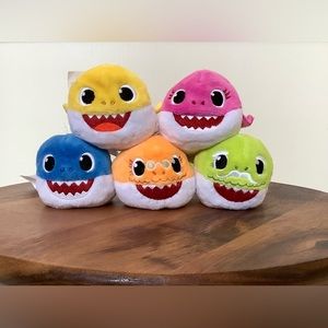 BABY SHARK FAMILY - bean bag sharks, stuffed animals, Pinkfong EUC